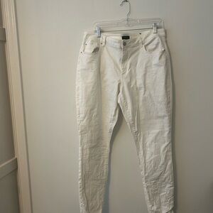 Women’s White Stretch Jeans - Classic Fit